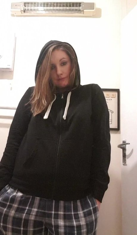 Alasti lekkinud OnlyFans-i pilt Boredenglishwife