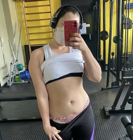 Alasti lekkinud OnlyFans-i pilt Na Academia