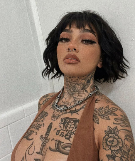 Naken läckt OnlyFans-bild av Tia Maria