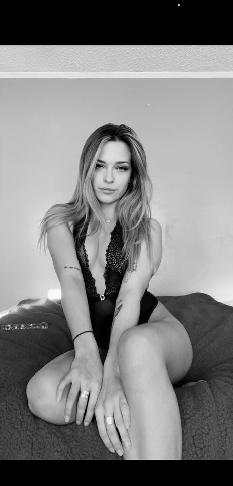 Naken lekkede OnlyFans-bilde av Alissa Maree