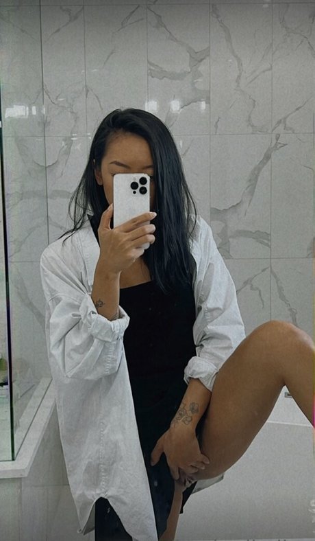 Alasti lekkinud OnlyFans-i pilt Banhmibailee