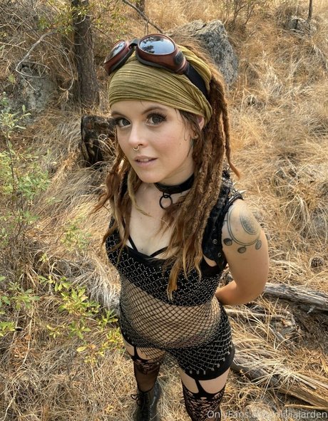 Naken läckt OnlyFans-bild av Olivia Jarden