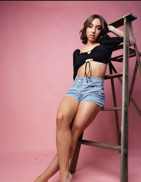 Foto di nudo di fuga di OnlyFans di Kamibakerr