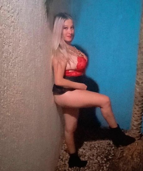 Naken lekkede OnlyFans-bilde av Elaine Perin