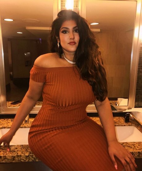 Nahá fotka uniklých OnlyFans od Sanjana