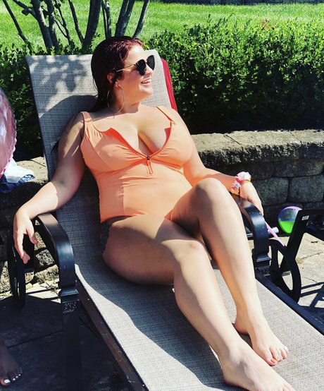 Naken läckt OnlyFans-bild av Katie Larowe