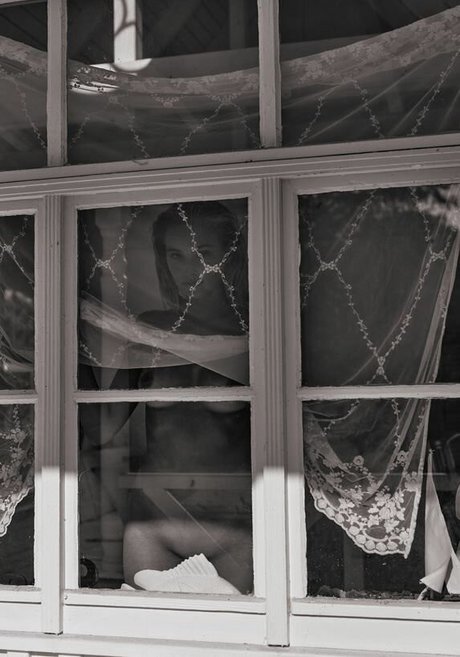 Naken lekkede OnlyFans-bilde av Nikki Hillier