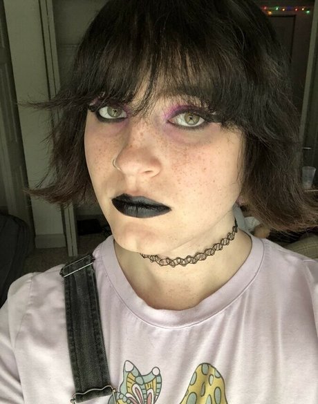 Foto di nudo di fuga di OnlyFans di Scarlet Skeie