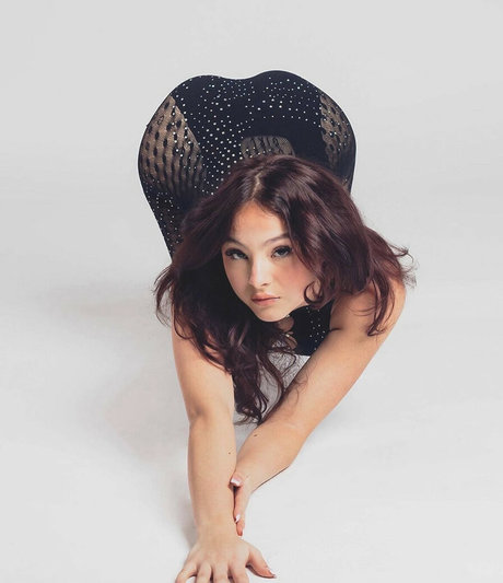 Обнаженная фотография утечки OnlyFans от Heluvspetiteb