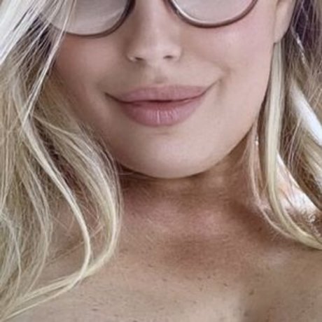 Foto di nudo di fuga di OnlyFans di Mia Martin