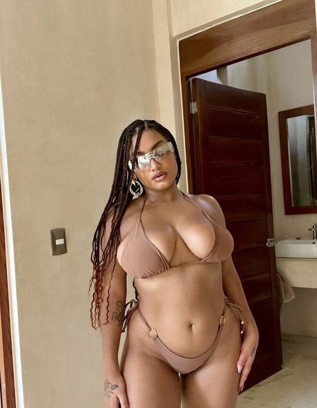 Nacktes geleaktes OnlyFans-Foto von Curlygardens