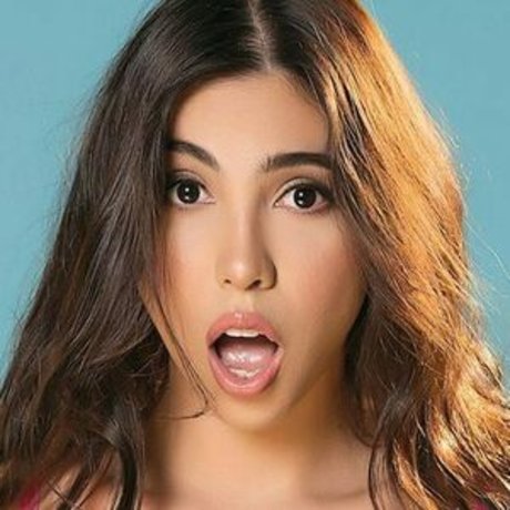 Naakte gelekte OnlyFans-foto van Zoleinyr