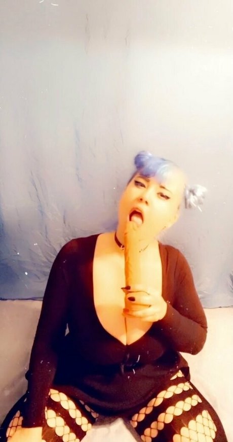 Naakte gelekte OnlyFans-foto van Thebluehexxx