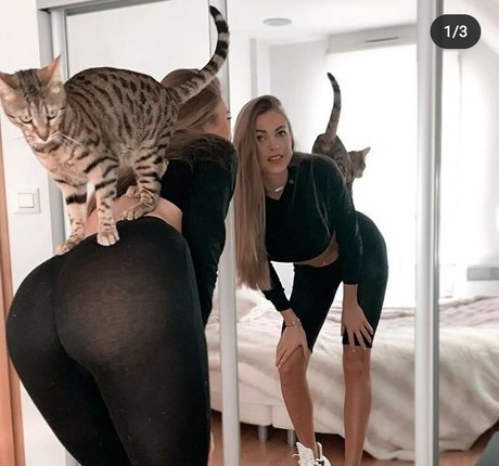 Alasti lekkinud OnlyFans-i pilt Yoly