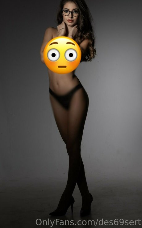 Naakte gelekte OnlyFans-foto van Dessertqt