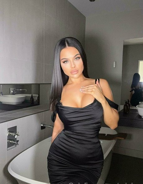 Обнаженная фотография утечки OnlyFans от Adeleg