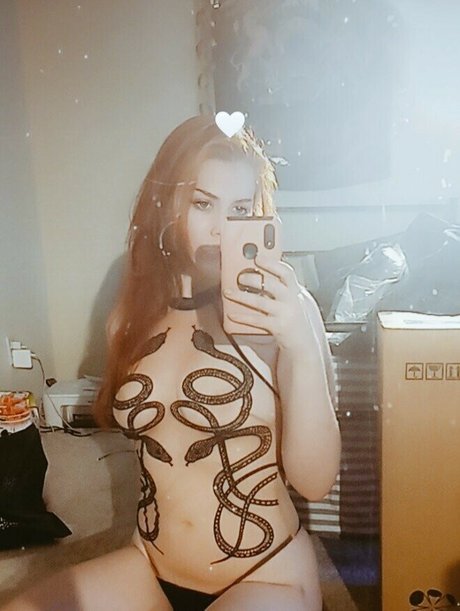 Nahá fotka uniklých OnlyFans od Smokeandsomno