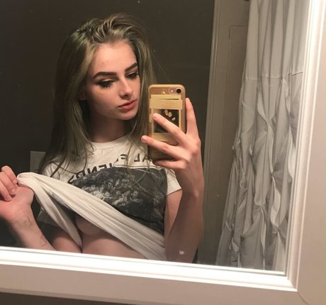 Foto di nudo di fuga di OnlyFans di Kirbysgf