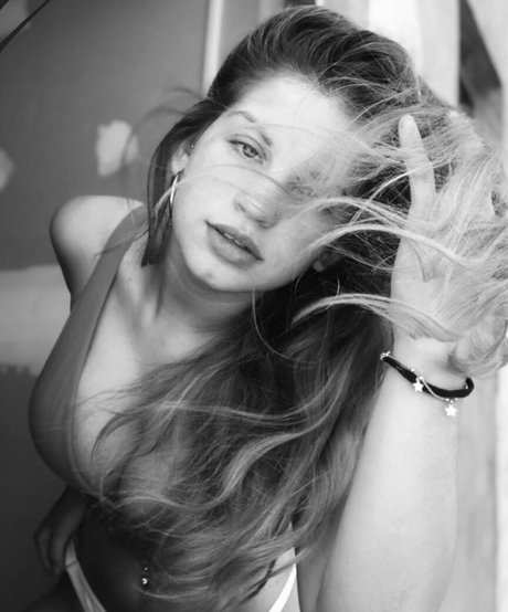 Alasti lekkinud OnlyFans-i pilt Abigail Maison