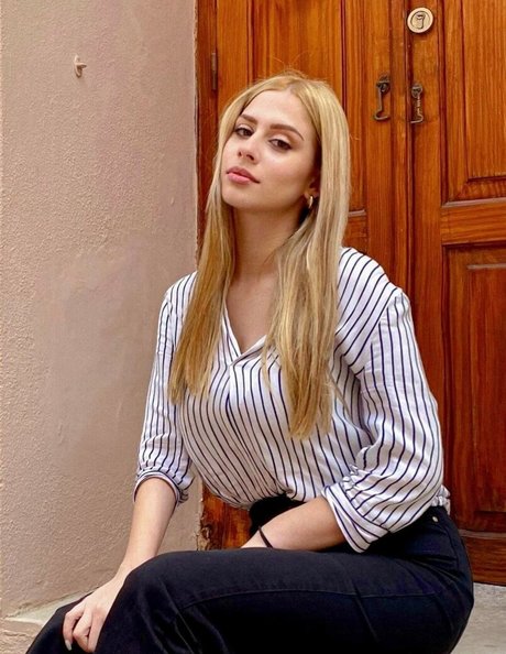 Naakte gelekte OnlyFans-foto van Dimitra Menegatou