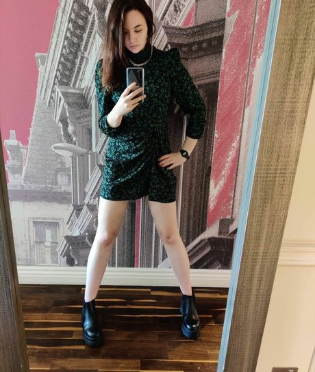 Naken lekkede OnlyFans-bilde av Fern Brady