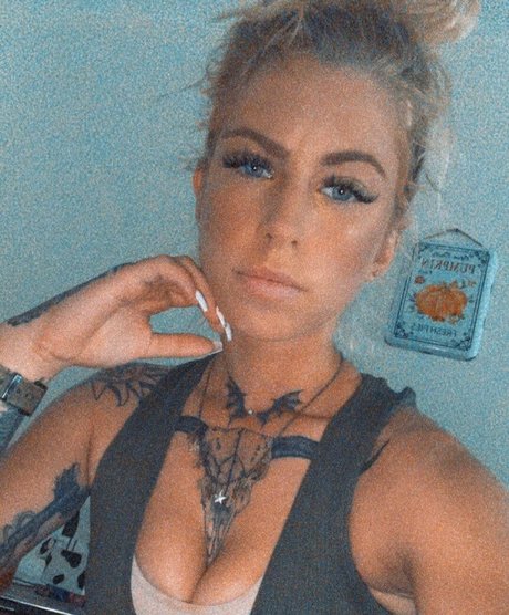 Naakte gelekte OnlyFans-foto van Rhecbpd