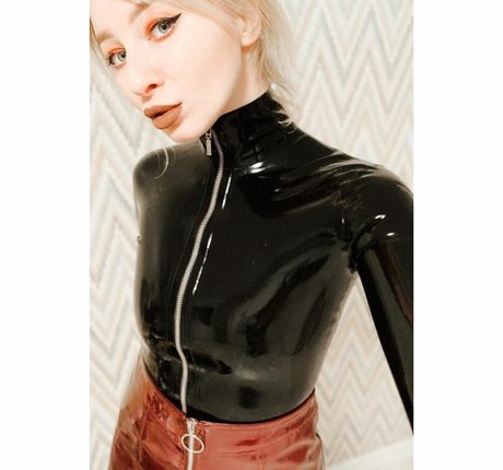 Naakte gelekte OnlyFans-foto van Bronnica