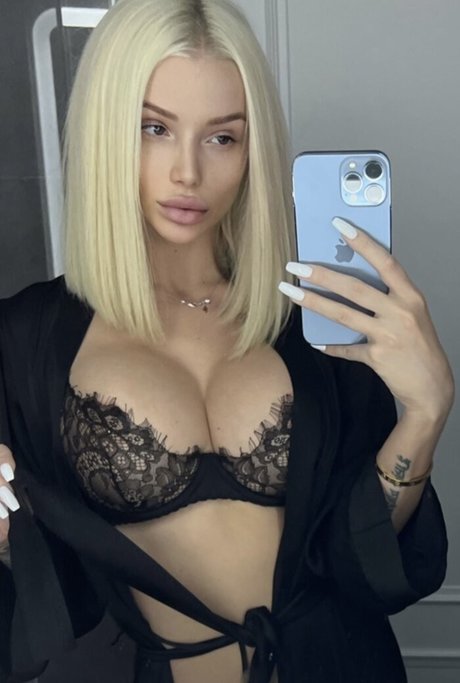 Foto di nudo di fuga di OnlyFans di Liza Vdovina