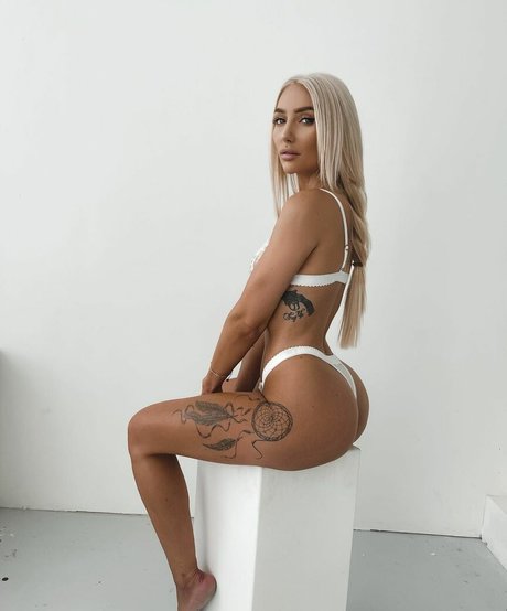 Alasti lekkinud OnlyFans-i pilt Aliavkk