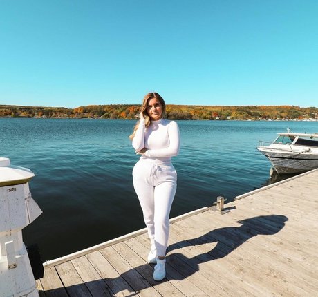 Обнаженная фотография утечки OnlyFans от Alexandra Strambu