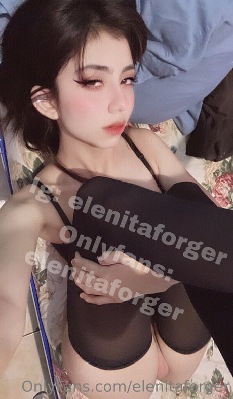 Nahá fotka uniklých OnlyFans od Elenitaforger2