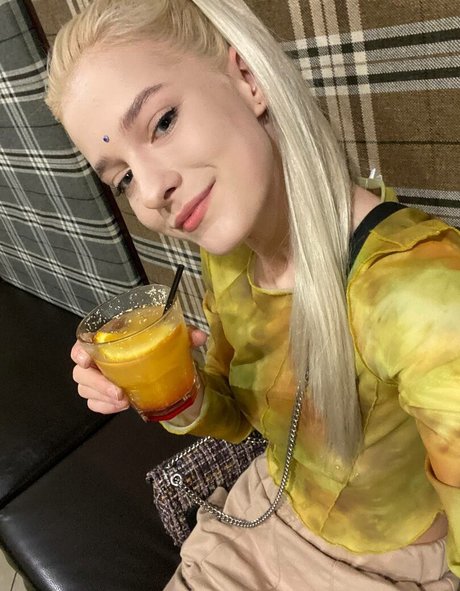 Naakte gelekte OnlyFans-foto van Angeladevil666