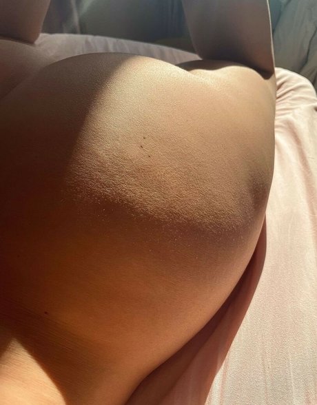 Nacktes geleaktes OnlyFans-Foto von Parrotart