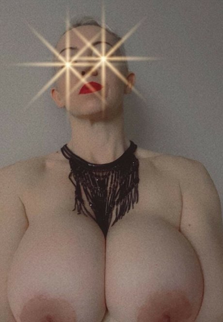 Nacktes geleaktes OnlyFans-Foto von Cougarkiki