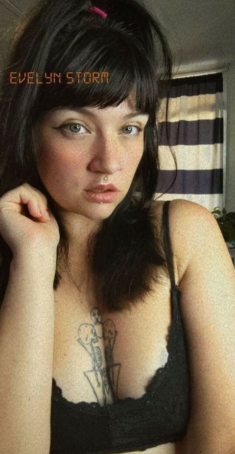 Nahá fotka uniklých OnlyFans od Evelynstorm