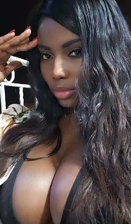 Foto di nudo di fuga di OnlyFans di Missdeliciou