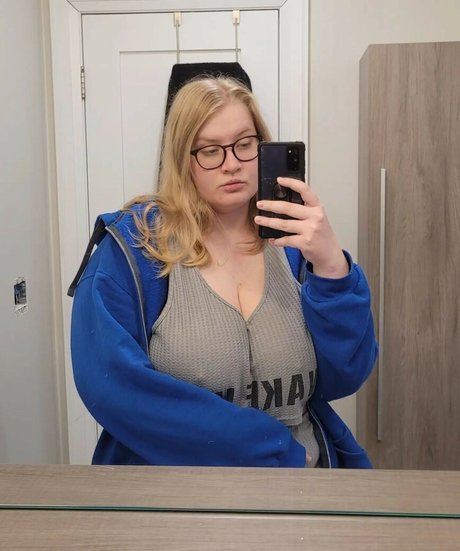 Alasti lekkinud OnlyFans-i pilt Loserqueen