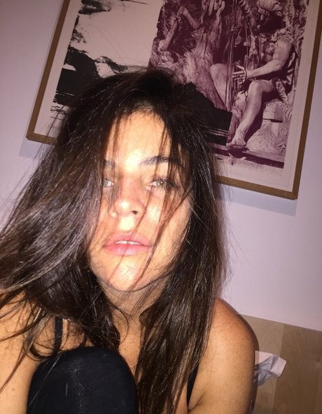 Naakte gelekte OnlyFans-foto van Julia Restoin Roitfeld