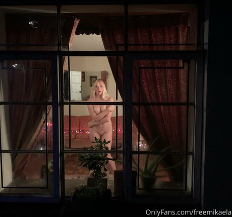 Alasti lekkinud OnlyFans-i pilt Freemikaela