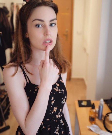 Naniheichou naked leaks OnlyFans pic