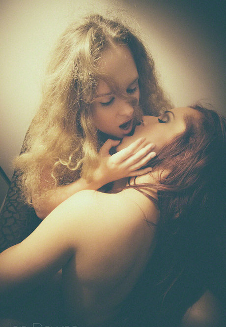 Naakte gelekte OnlyFans-foto van Emily Hamilton