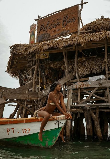 Alasti lekkinud OnlyFans-i pilt Misskellykel