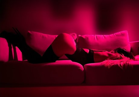 Naakte gelekte OnlyFans-foto van Carla June