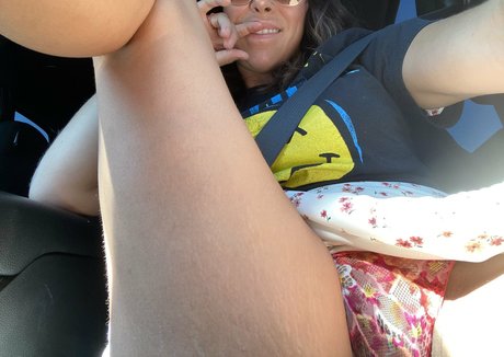 Naken lekkede OnlyFans-bilde av Lea Gambit