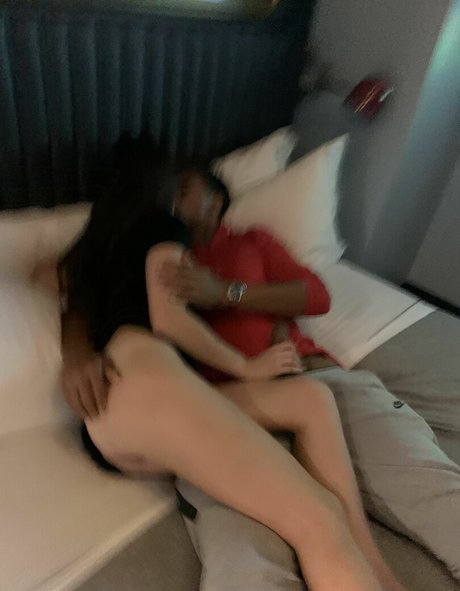 Nacktes geleaktes OnlyFans-Foto von Akhotwifecpl