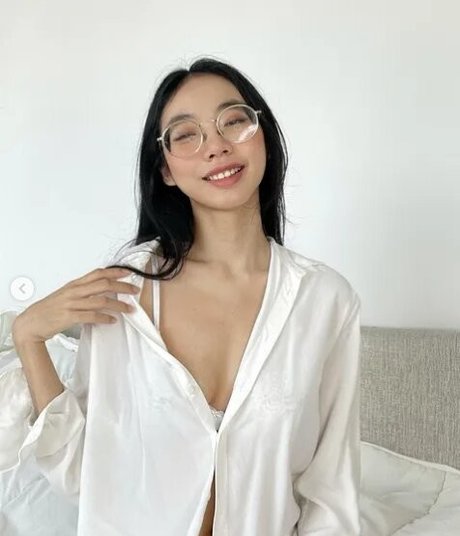 Alasti lekkinud OnlyFans-i pilt Goldenbee