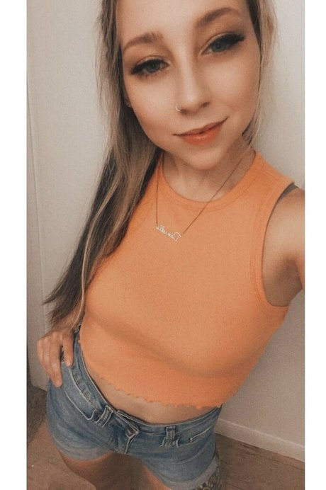 Naken lekkede OnlyFans-bilde av Daniibabee