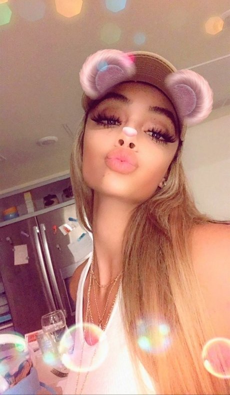 Naakte gelekte OnlyFans-foto van Alysse Joyner