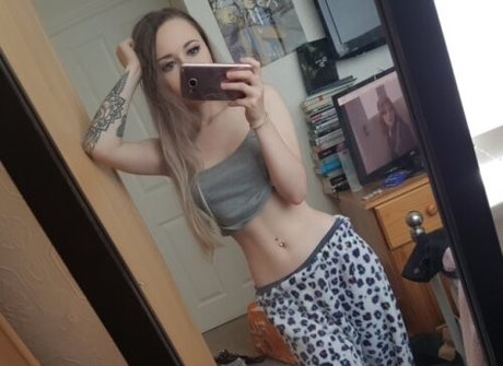 Foto di nudo di fuga di OnlyFans di Lunarxo