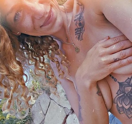 Curlysuetrip naked leaks OnlyFans pic